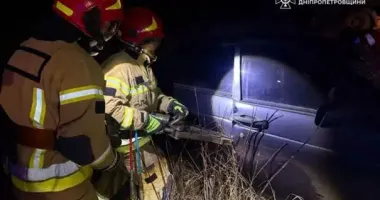 На Днепропетровщине водителя зажало в ДТП: спасатели срочно деблокировали 39-летнего мужчину
