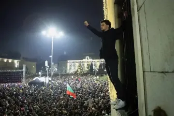 Через масові протести уряд європейської країни пішов у відставку: що сталося