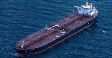 Немецкий суд запрещает конфисковать аварийный танкер «теневого флота» РФ — Spiegel