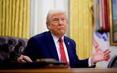 Трамп пока не уверен, будут ли США на переговорах в Париже