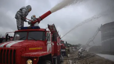 Дроны атаковали Ярославль: взрывы и пожар на одном из крупнейших НПЗ России