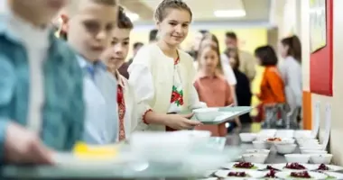 Со следующего учебного года все ученики будут обеспечены бесплатными горячими обедами