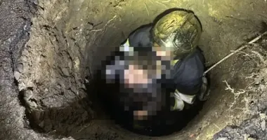 В Черновцах двухлетний мальчик упал в 3-метровый канализационный колодец