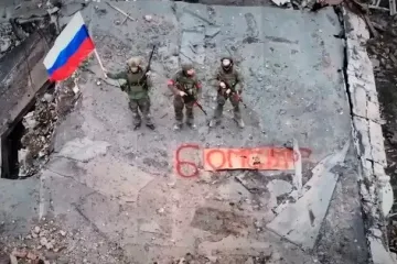 Російську прапори у Сіверську: у ЗСУ відповіли, чи справді ворог захопив місто