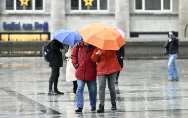 Украину накроет резкое похолодание: что будет с погодой на выходных и где ждать снега