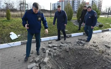 Впала поруч. Росіяни ледь не скинули авіабомбу на дитячий садок у Бєлгороді (фото)