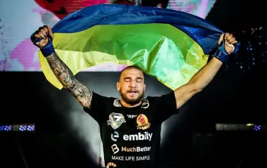 "Закрийте свої роти": Амосов емоційно про війну в Україні