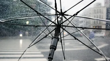 У понеділок в Україні мокрий сніг і дощ, на дорогах ожеледиця