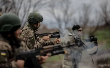 Ukrainian soldiers destroyed another 980 occupiers and 64 Russian artillery systems