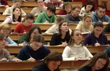 "Зимнее поступление" в вузы: кому дадут гранты, стипендии и общежитие