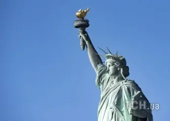 У Бразилії обвалилася 35-метрова копія статуї Свободи (фото)