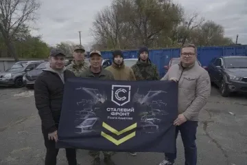 Война инженеров: инициатива Ахметова передала военным оборудование для полевой сборки дронов и 15 авто