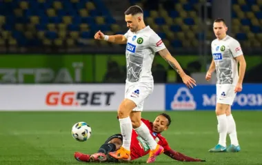 Тренер сенсационного лидера и лучший бомбардир сборной получили последние награды УПЛ в 2025-м