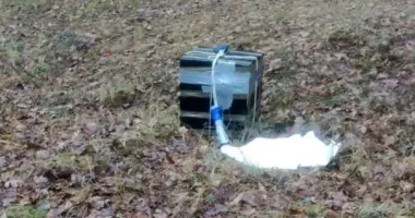 На Волині прикордонники зірвали повітряну контрабанду білоруських цигарок