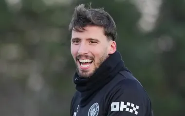 Эстетика КГБ: звезда "Ман Сити" набил тату на русском языке