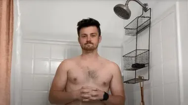 Чоловік 3 місяці щодня приймав холодний душ: що сталося з його організмом