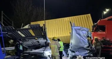 Четыре автомобиля попали в ДТП в Ровенской области: пострадали мужчина, жена и ребенок