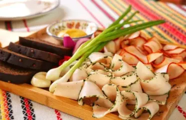 Сало или масло: какой продукт содержит меньше холестерина — диетолог объяснила