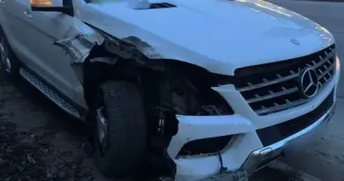 В Черновцах автомобиль врезался в электроопору: пострадала водитель