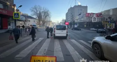 У Тернополі на пішохідному переході водій Peugeot збив пенсіонерку