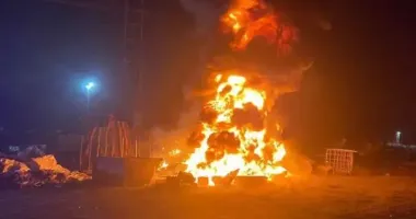 Чорний дим і полум'я: у Запоріжжі загорілось підприємство