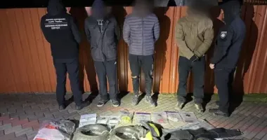 До Румунії через Тису за $10 тисяч: на Закарпатті затримали переправника з клієнтами