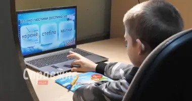 За 15 км від фронту на Запоріжжі: 150 дітей залишаються вдома попри атаки дронів