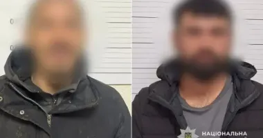 На Закарпатті двоє чоловіків жорстоко побили пенсіонерку заради вина