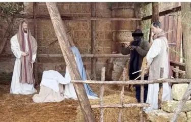 В рождественской шопке обнаружили "статую" нового персонажа: кем он оказался на самом деле