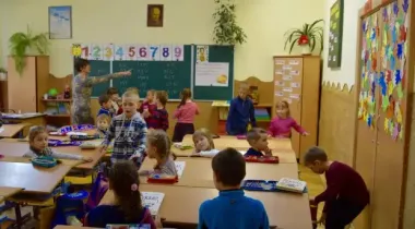 Довші канікули та вечірні зміни: як зміниться навчання в школах через відключення світла