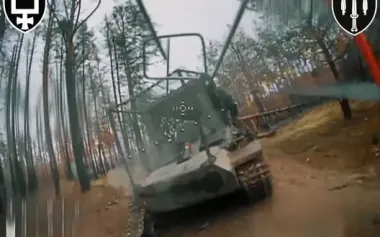 SIGNUM drone operators hit occupiers’ MT-LB with thrown track on road in Lyman direction. VIDEO