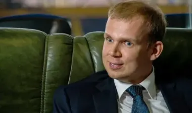 Олігарх-утікач Сергій Курченко обживається в елітному районі Москви