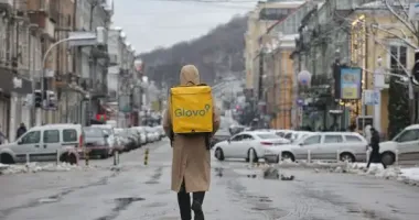 В Киеве курьер Glovo ударил кастетом отца известного блоггера