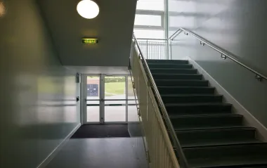 В школе Киева сдетонировала страйкбольная граната: полиция рассказала детали