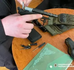 «Понти» дорожче за безпеку: у Трускавці десятикласник прийшов на уроки з пістолетом