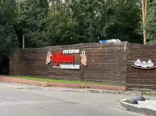 Незаконний ресторан екс-поліцейського у Голосіївському парку продовжує працювати всупереч рішенням судів