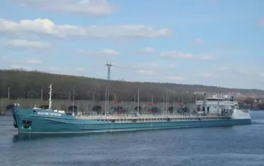 Нефть возить не будет: атакованный в Ростове-на-Дону танкер РФ начал тонуть