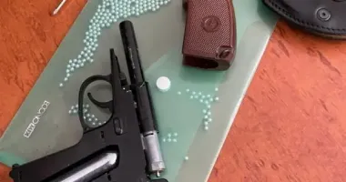 На Львівщині десятикласник приніс до школи пневматичний пістолет